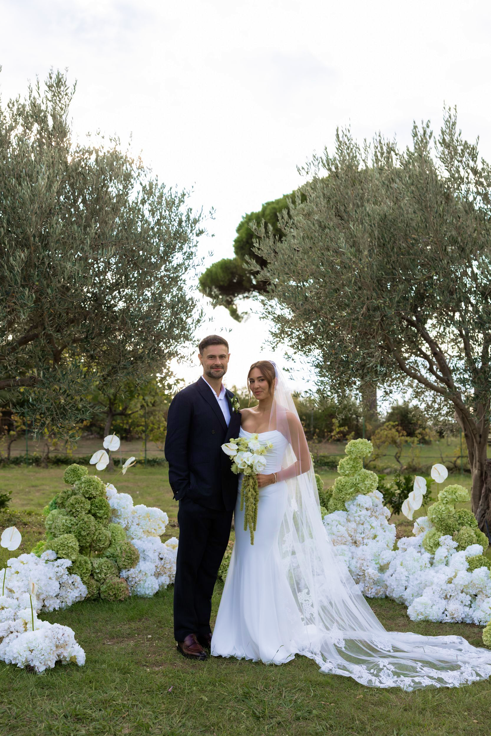 Flottie wedding floral design and organisation for bride and groom during "Where Light Lingers" at Talici Hill Villa