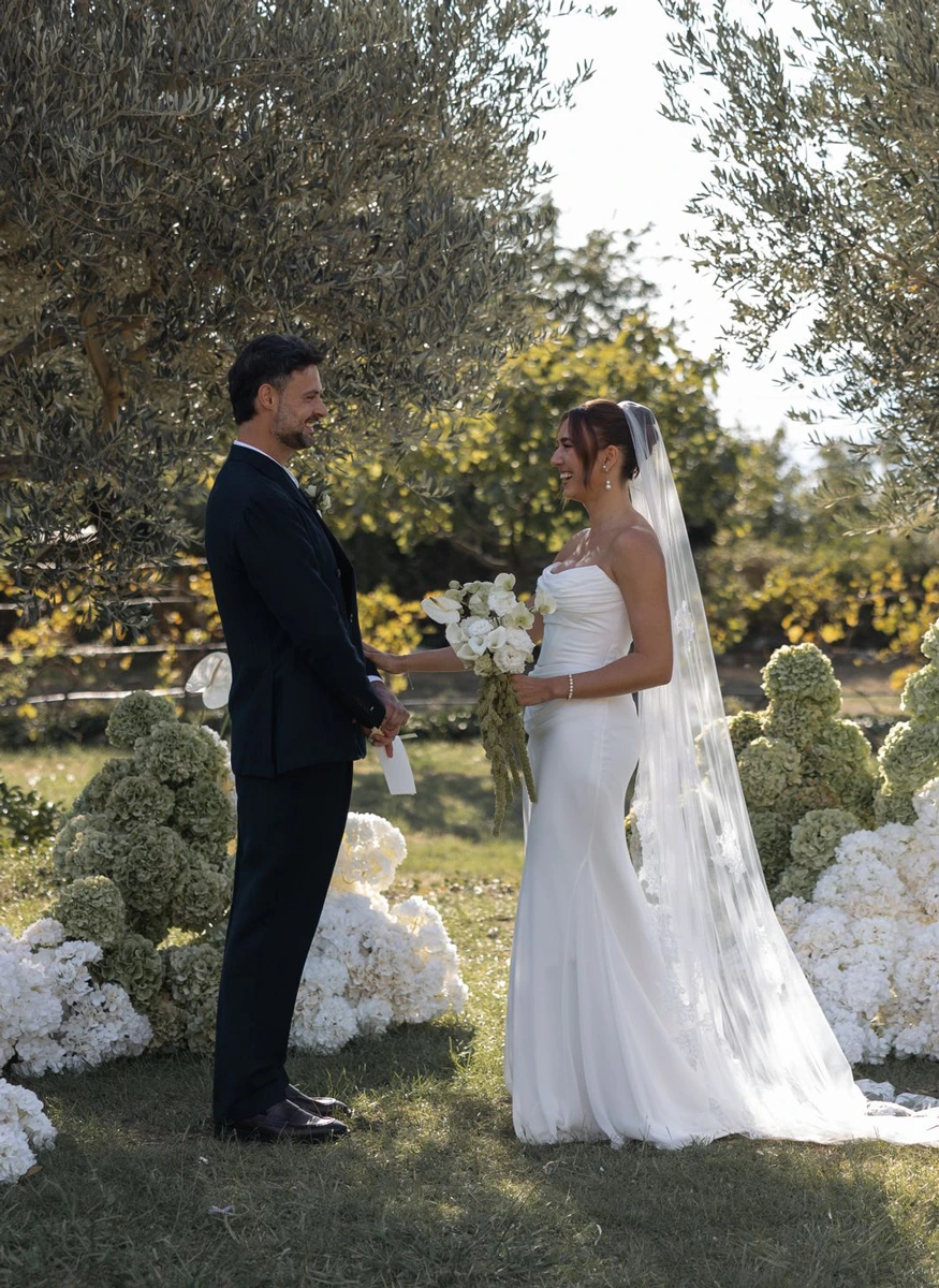 Flottie wedding floral design and organisation for bride and groom during "Where Light Lingers" at Talici Hill Villa