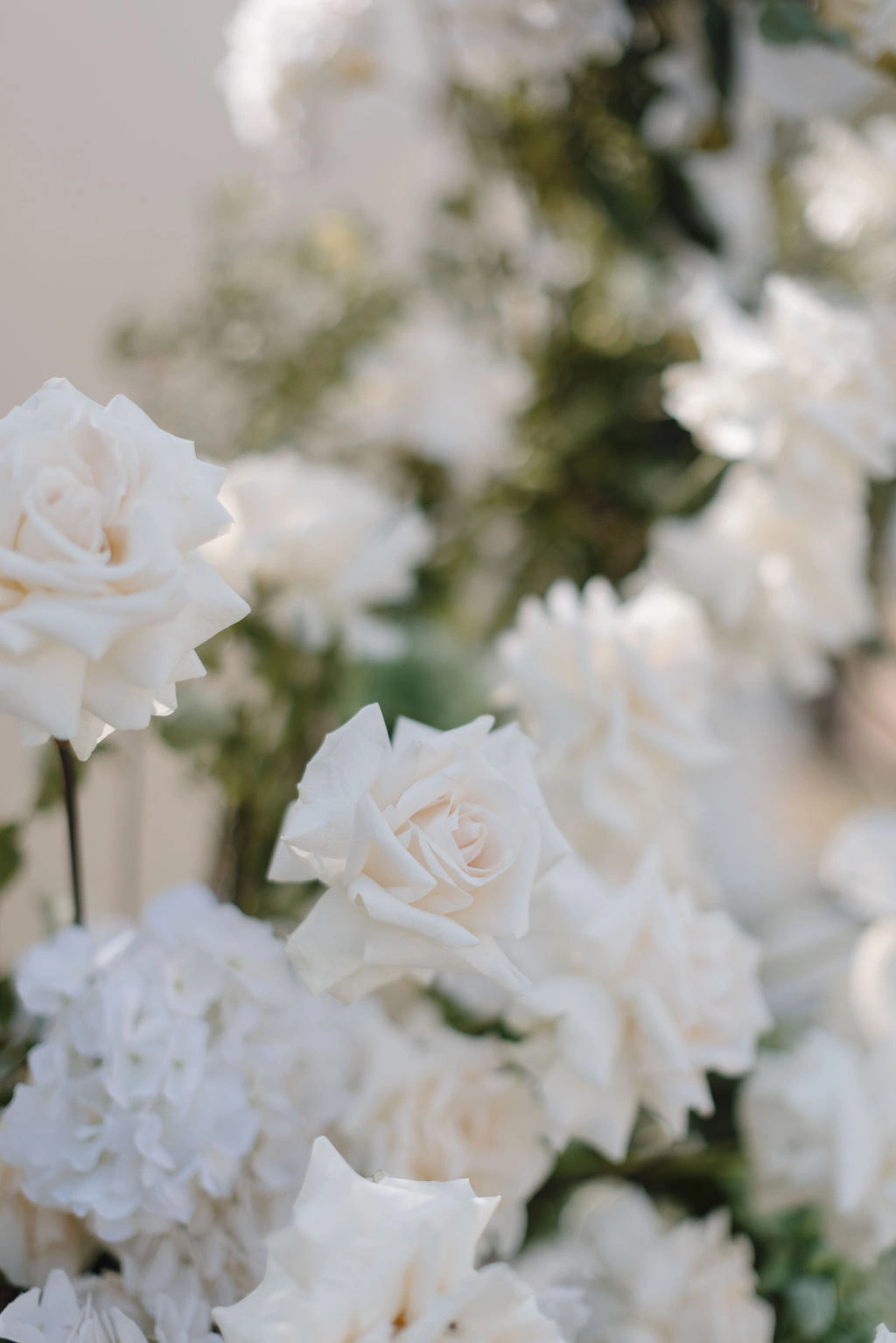 Flottie wedding floral design and organisation for "Effortless Elegance" project at Talici Hill Villa