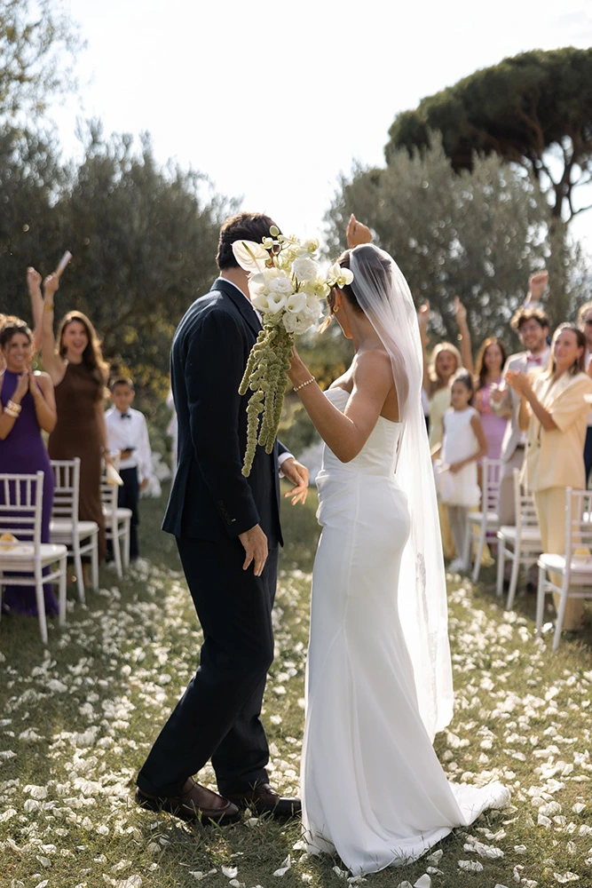 Flottie wedding floral design and organisation for bride and groom during "Where Light Lingers" at Talici Hill Villa