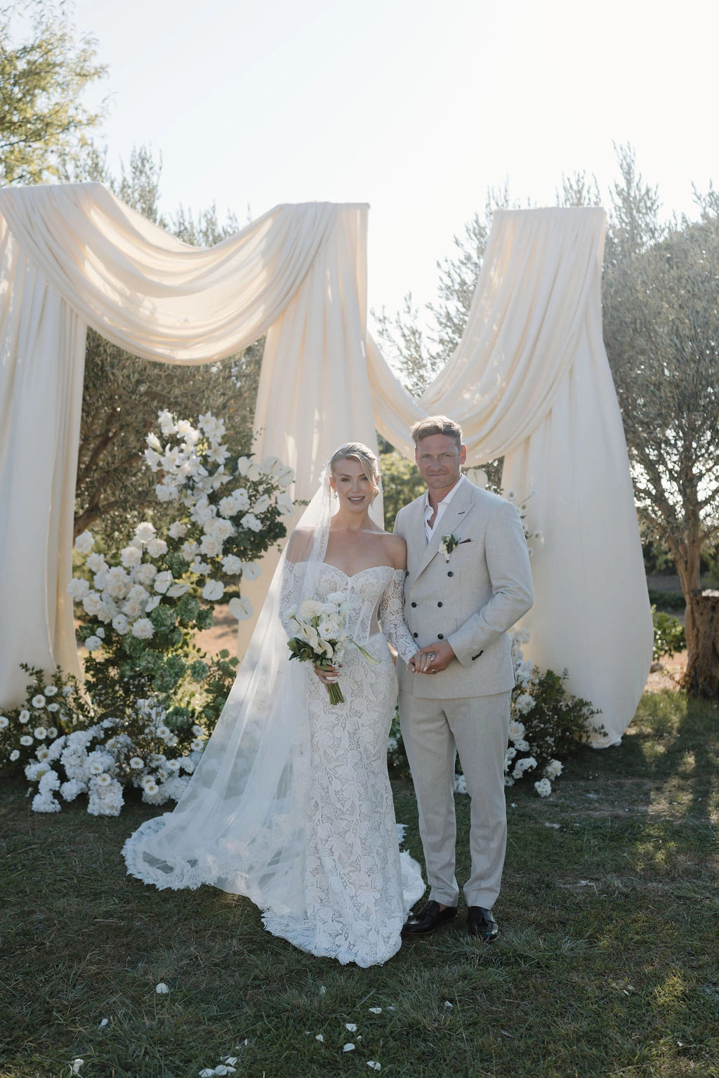 Flottie wedding floral design and organisation for "Effortless Elegance" project at Talici Hill Villa