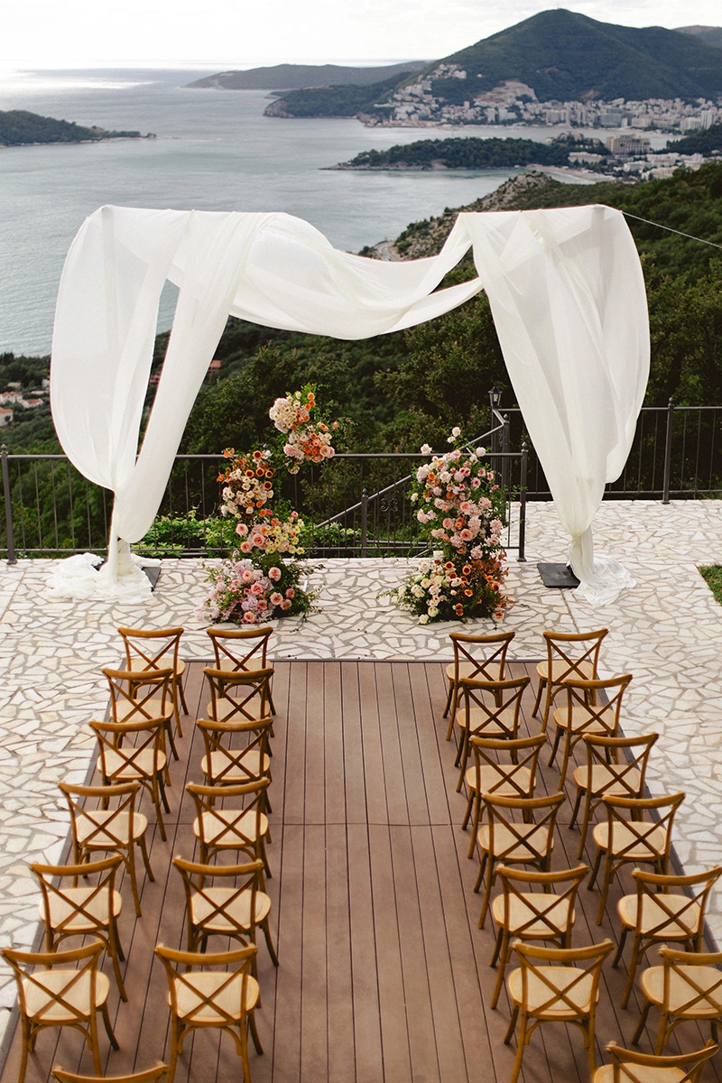 Flottie wedding floral design and organisation for bride and groom during "Where Light Lingers" at Talici Hill Villa