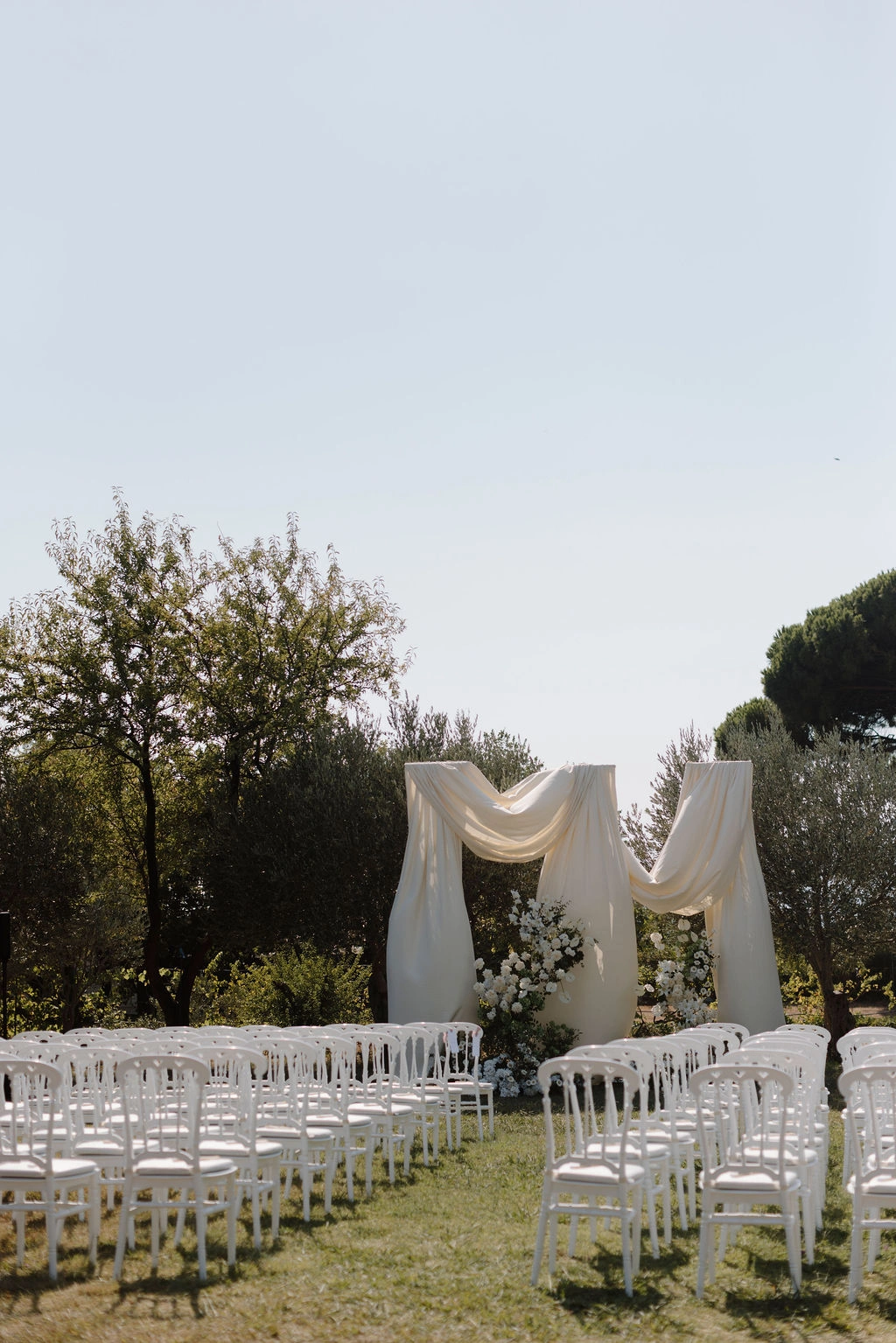 Flottie wedding floral design and organisation for "Effortless Elegance" project at Talici Hill Villa