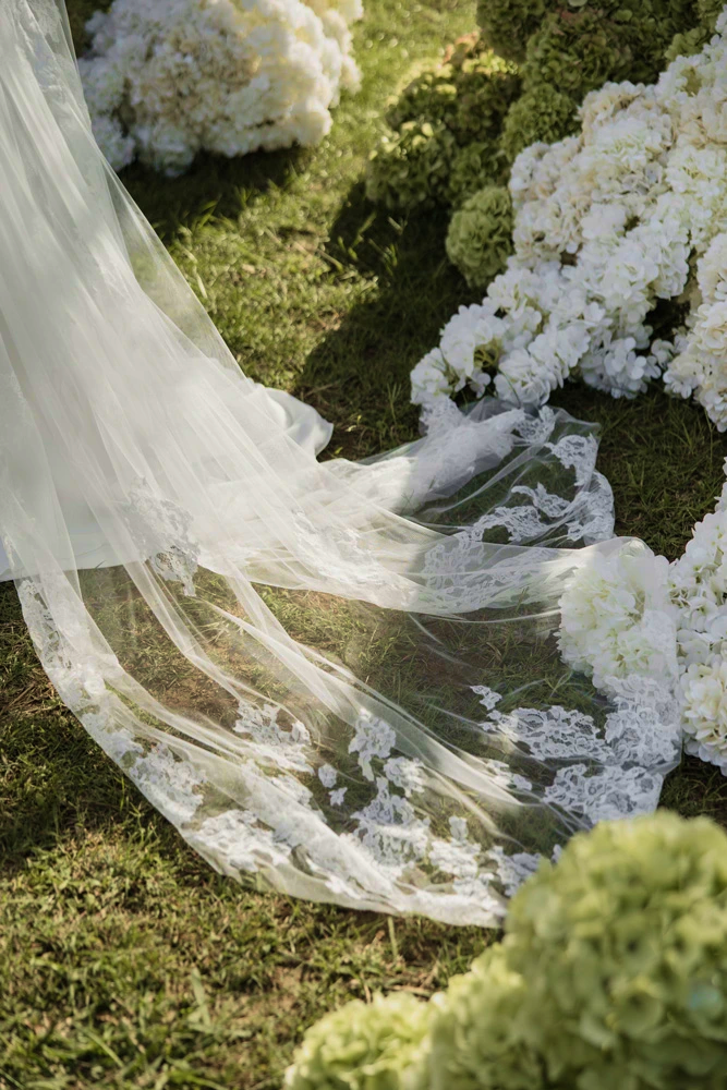 Flottie wedding floral design and organisation for bride and groom during "Where Light Lingers" at Talici Hill Villa